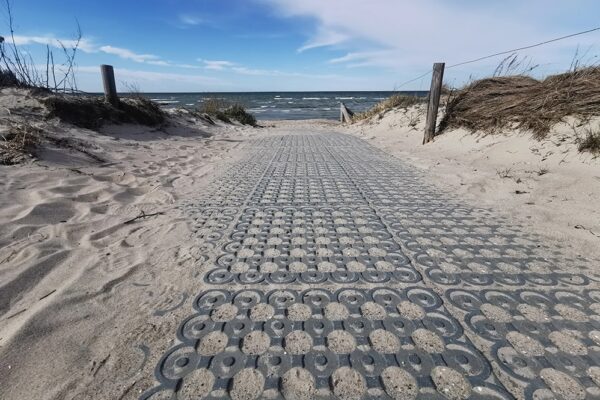 mud-control-grids-beach-path